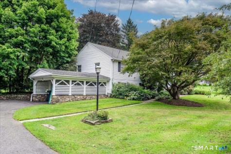 4 Taunton Lake Drive Newtown CT 06470