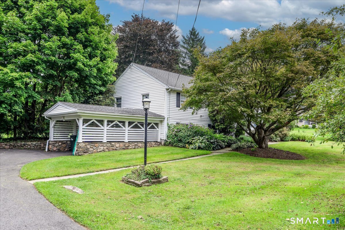 4 Taunton Lake Drive Newtown CT 06470
