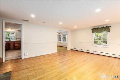 4 Taunton Lake Drive Newtown CT 06470