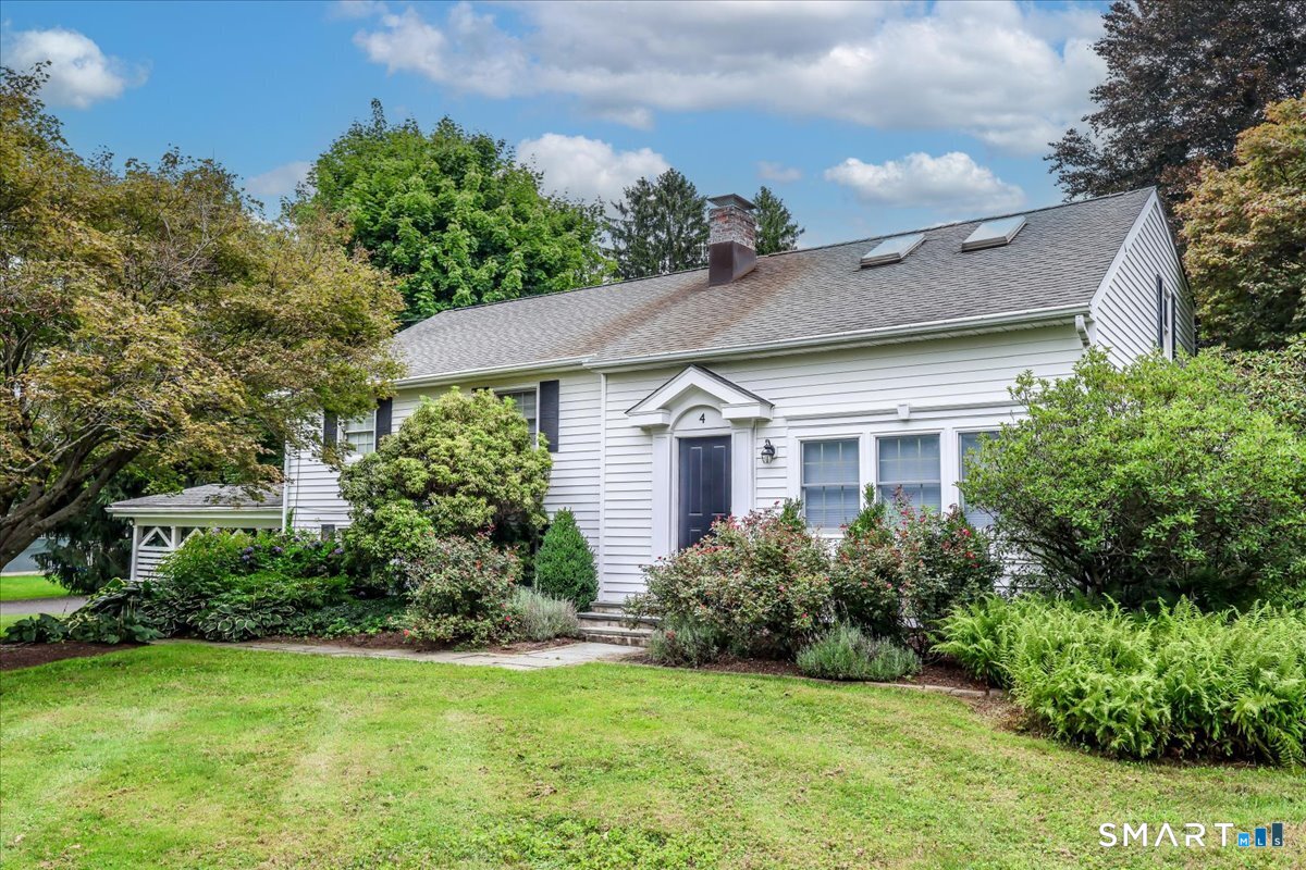 4 Taunton Lake Drive Newtown CT 06470