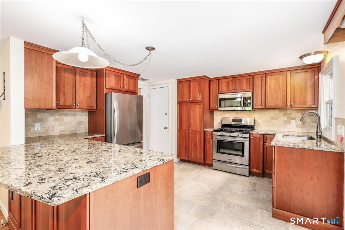 4 Taunton Lake Drive Newtown CT 06470