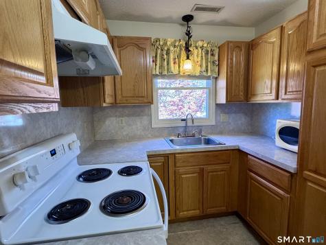 8 Oakridge Drive Enfield CT 06082