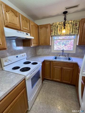 8 Oakridge Drive Enfield CT 06082