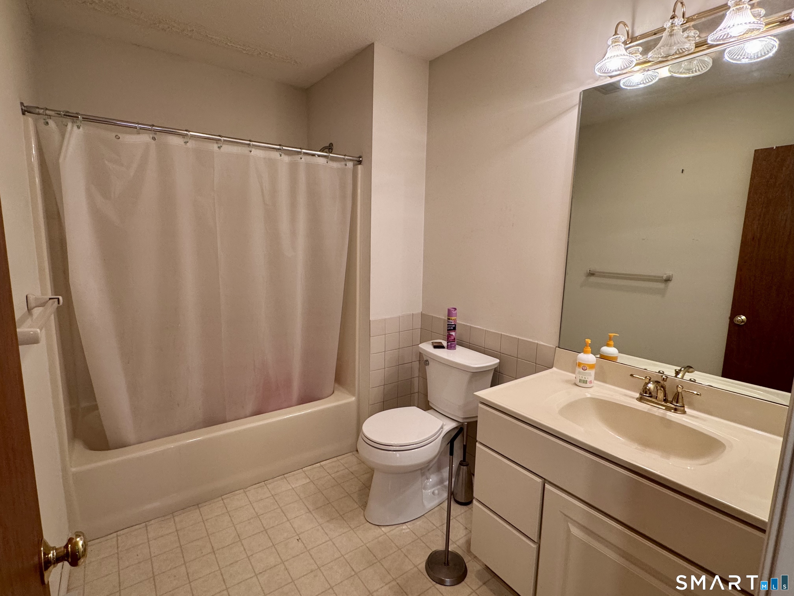 8 Oakridge Drive Enfield CT 06082