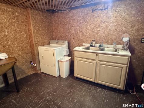 8 Oakridge Drive Enfield CT 06082