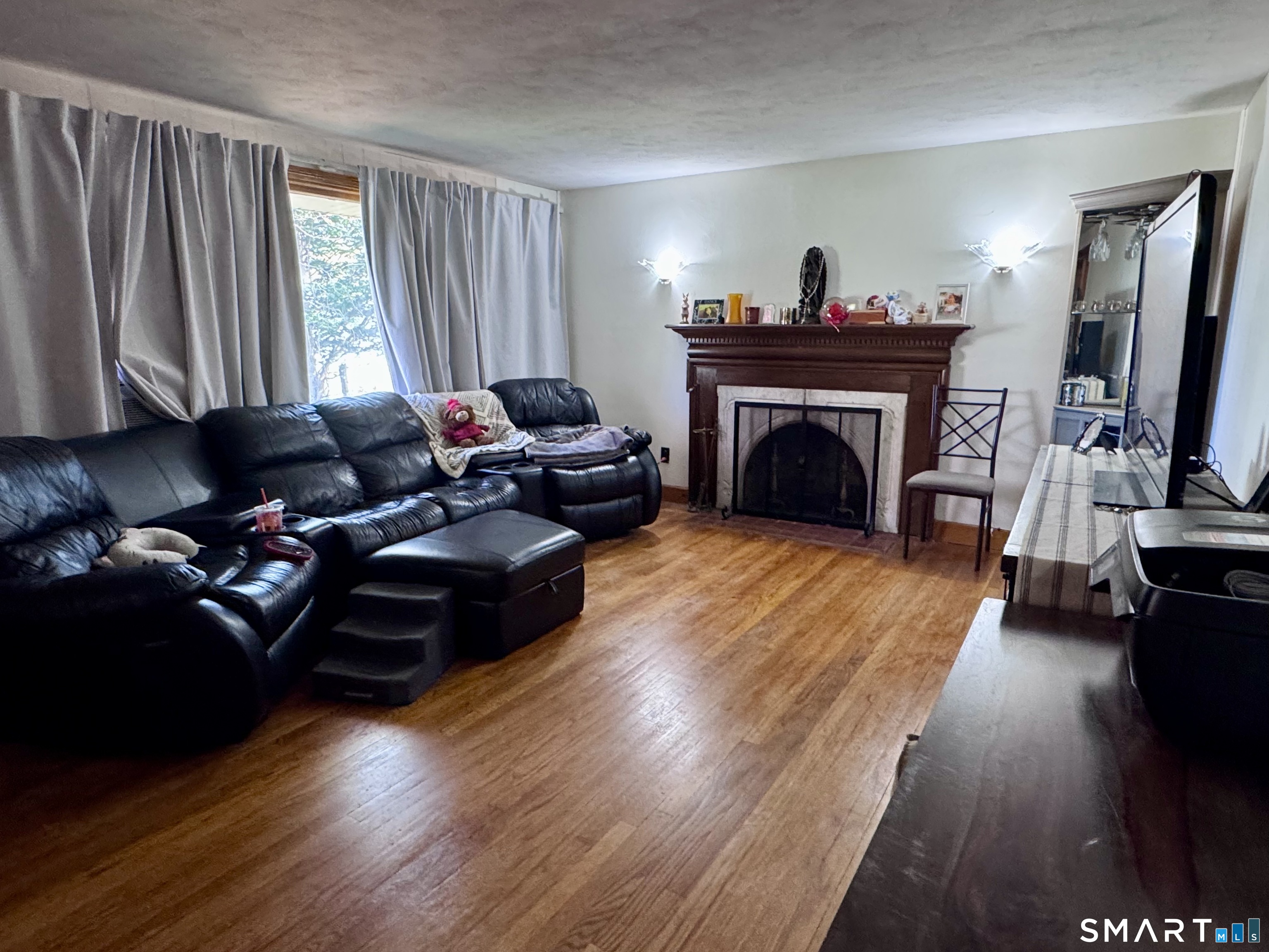 8 Oakridge Drive Enfield CT 06082