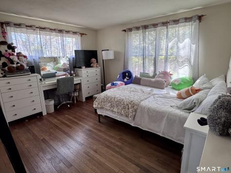 8 Oakridge Drive Enfield CT 06082