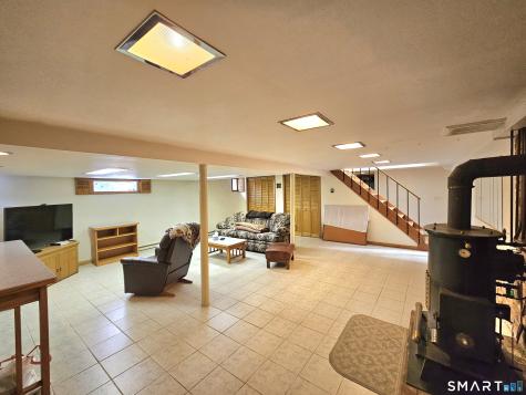 933 Vauxhall Street Extension Waterford CT 06375
