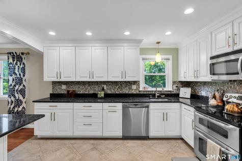 33 Wayne Drive East Lyme CT 06333