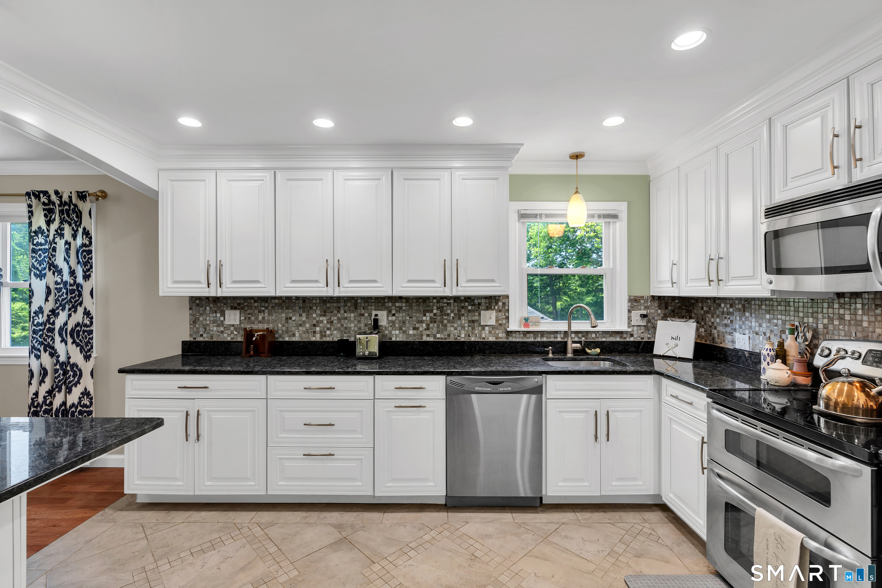 33 Wayne Drive East Lyme CT 06333