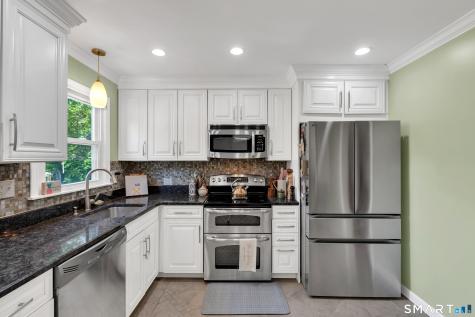 33 Wayne Drive East Lyme CT 06333