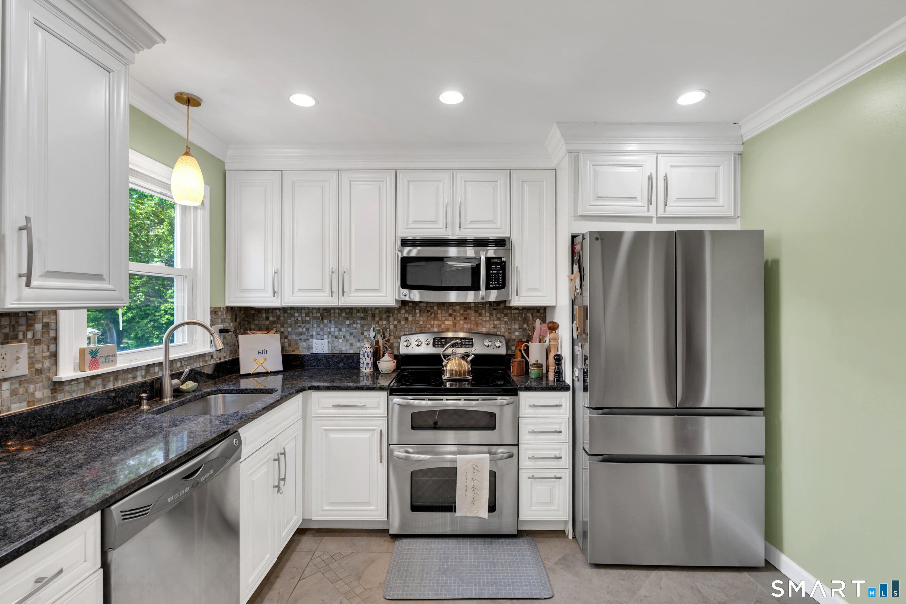 33 Wayne Drive East Lyme CT 06333