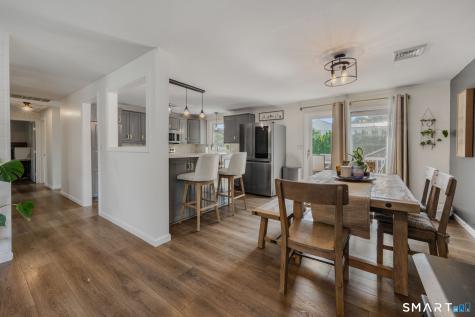 11 Savi Avenue Waterford CT 06385
