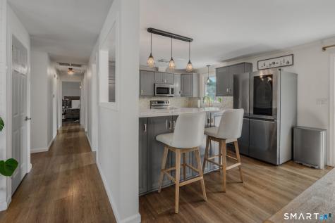 11 Savi Avenue Waterford CT 06385
