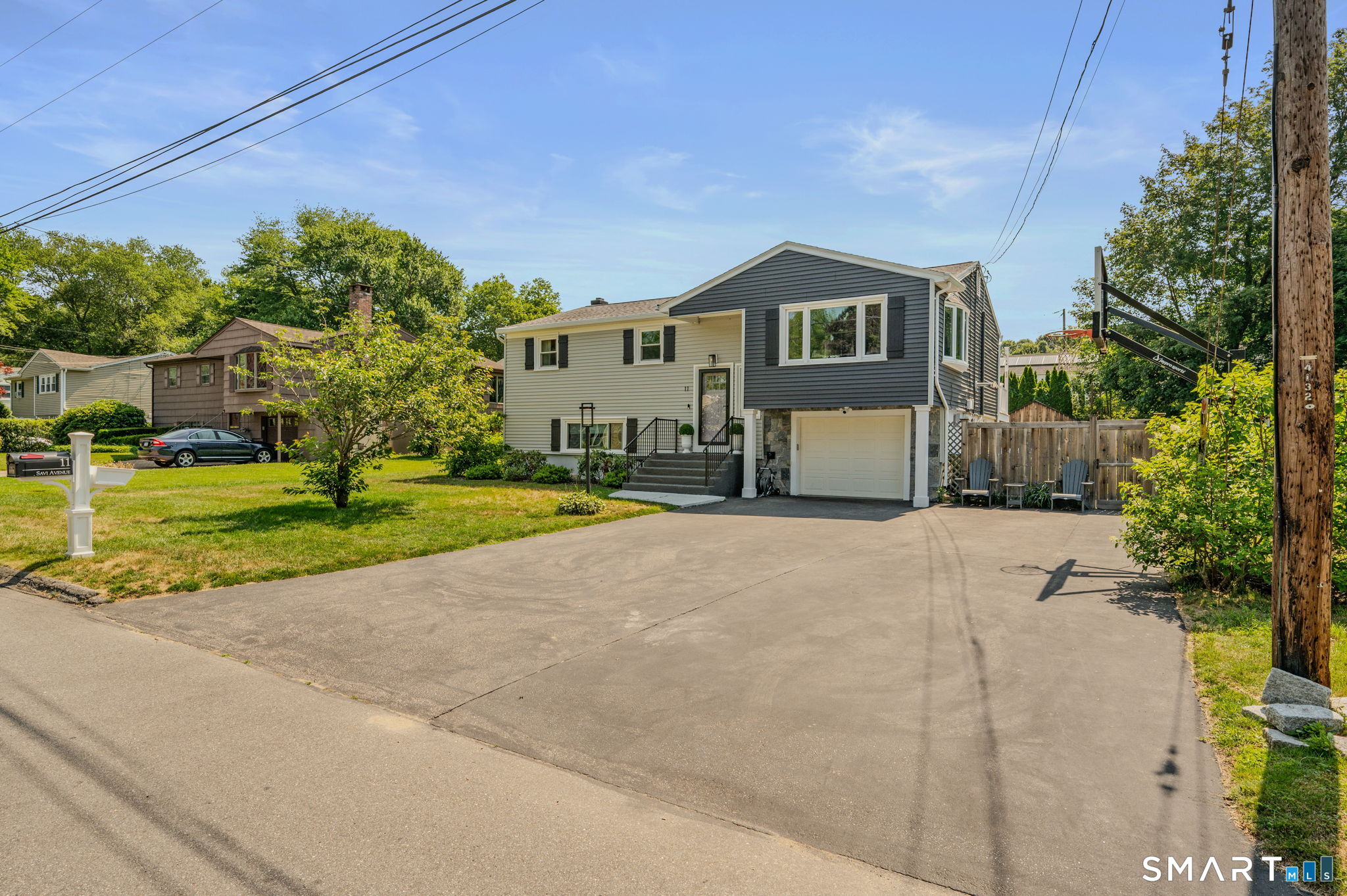 11 Savi Avenue Waterford CT 06385