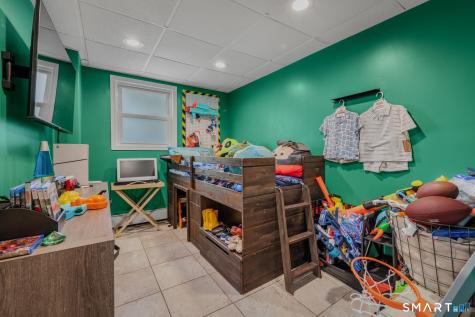 11 Savi Avenue Waterford CT 06385