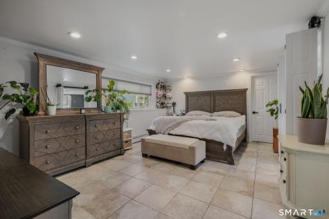 11 Savi Avenue Waterford CT 06385