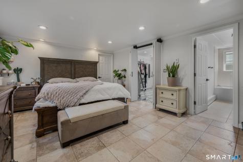11 Savi Avenue Waterford CT 06385