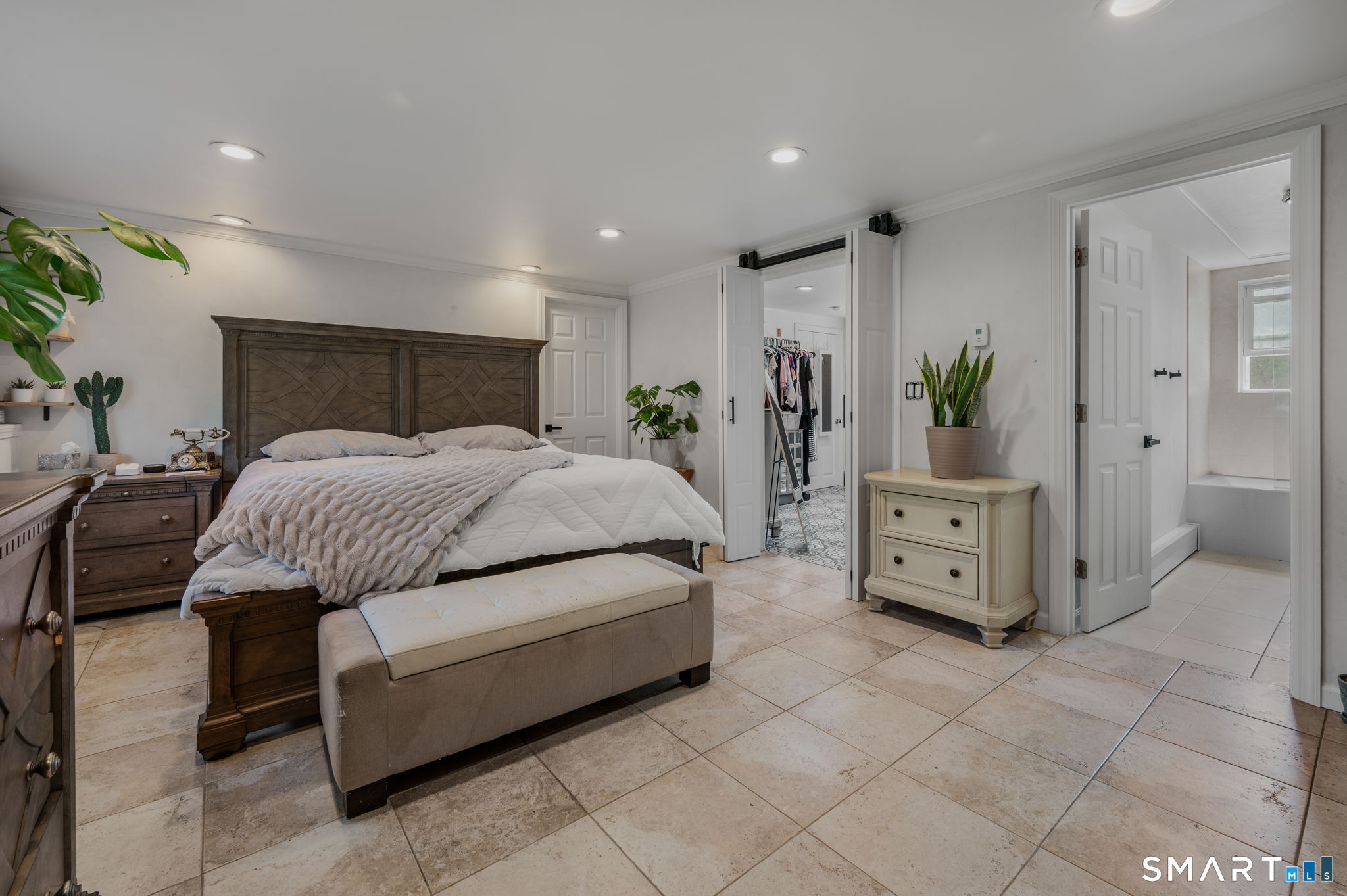 11 Savi Avenue Waterford CT 06385