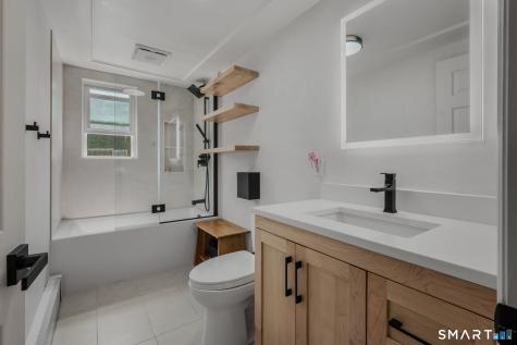 11 Savi Avenue Waterford CT 06385
