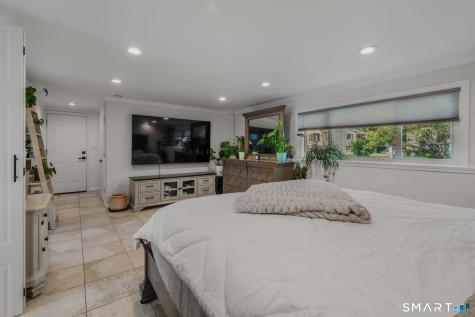 11 Savi Avenue Waterford CT 06385