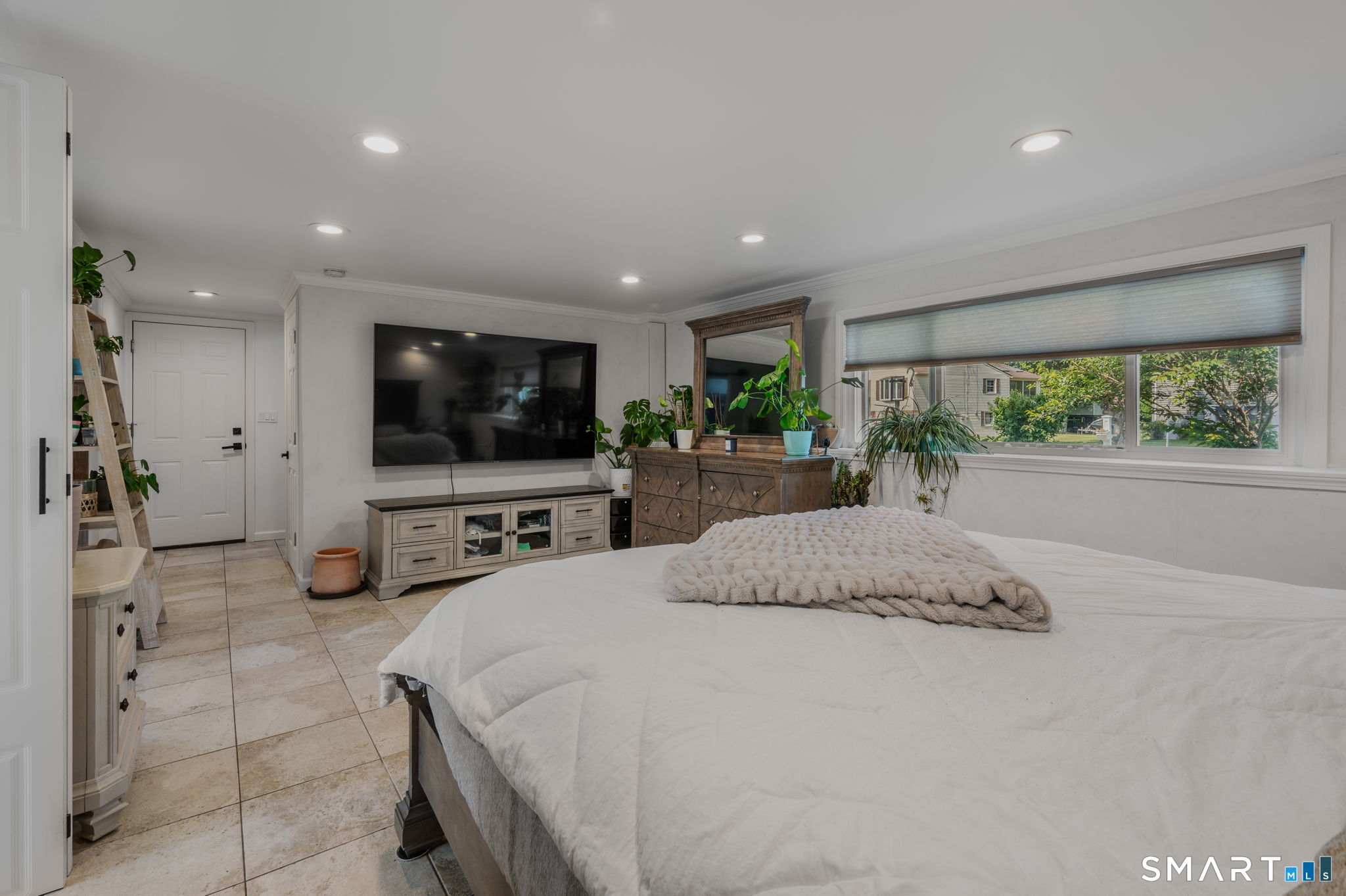 11 Savi Avenue Waterford CT 06385