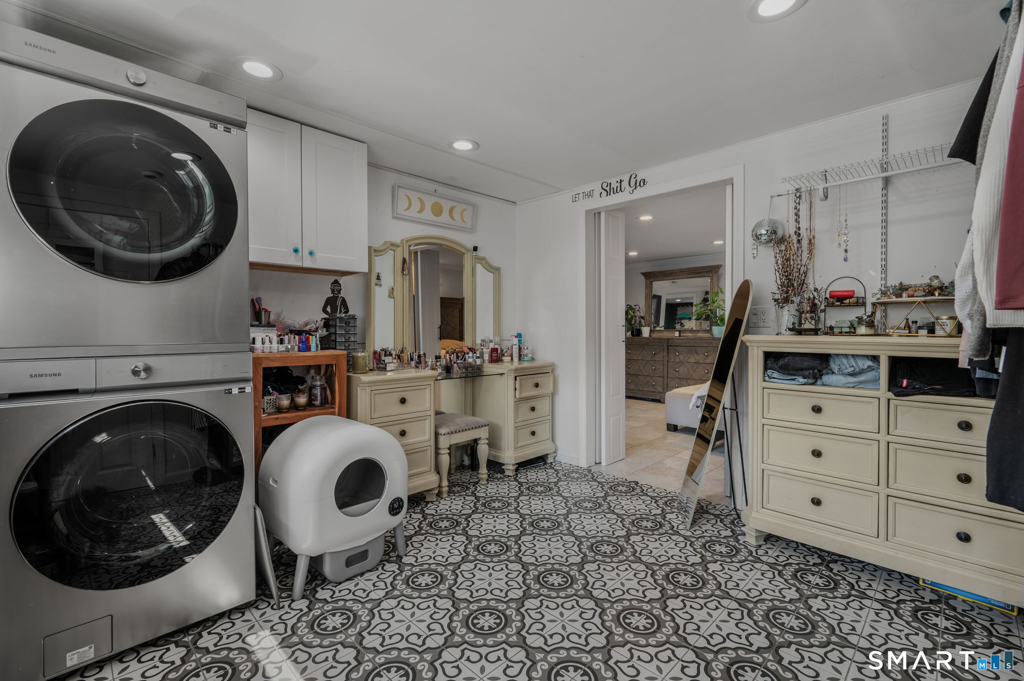 11 Savi Avenue Waterford CT 06385