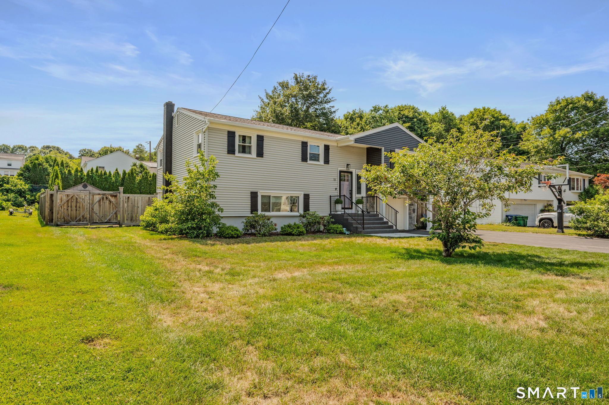 11 Savi Avenue Waterford CT 06385