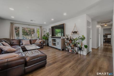 11 Savi Avenue Waterford CT 06385