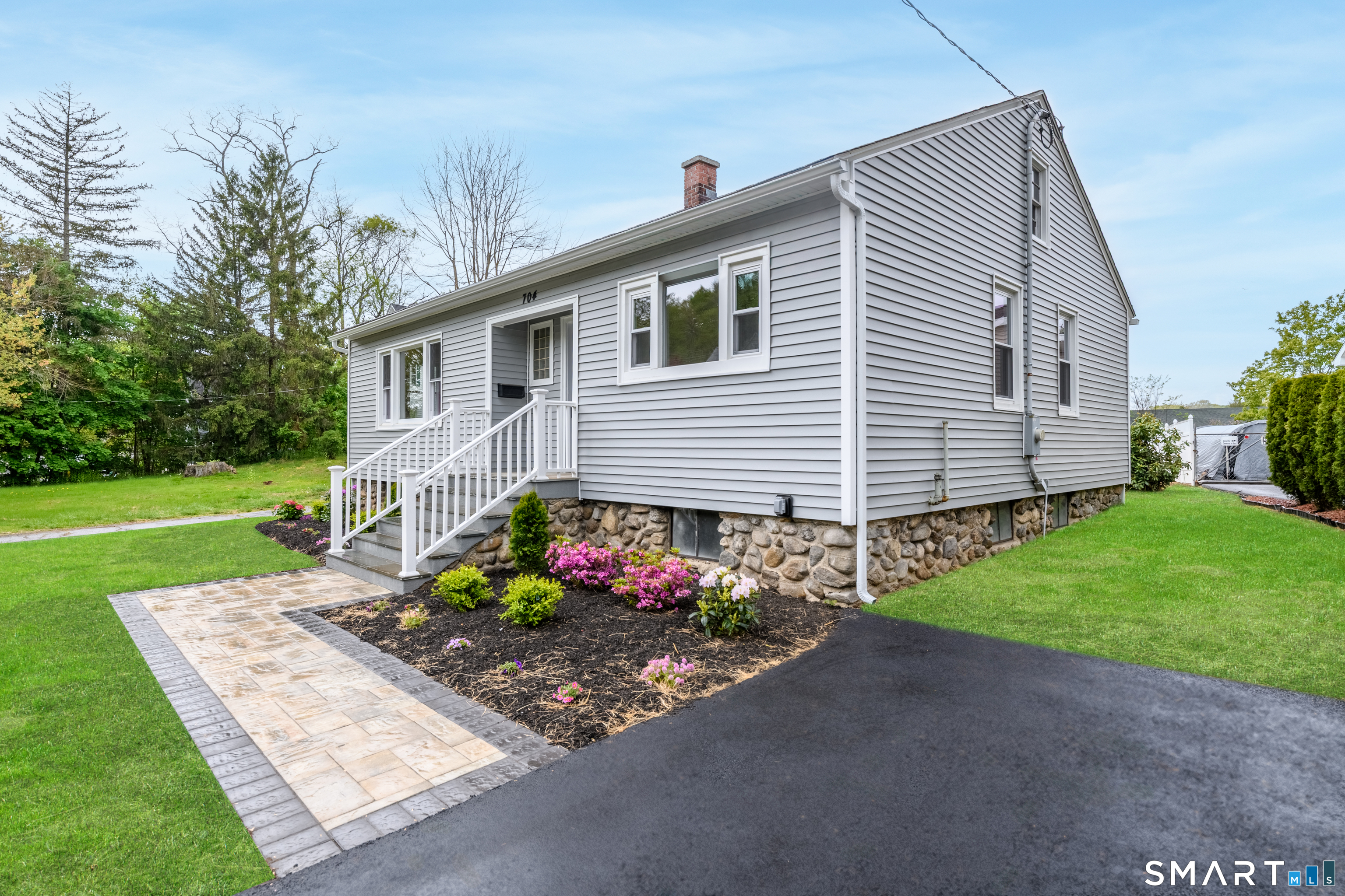 704 High Street Naugatuck CT 06770
