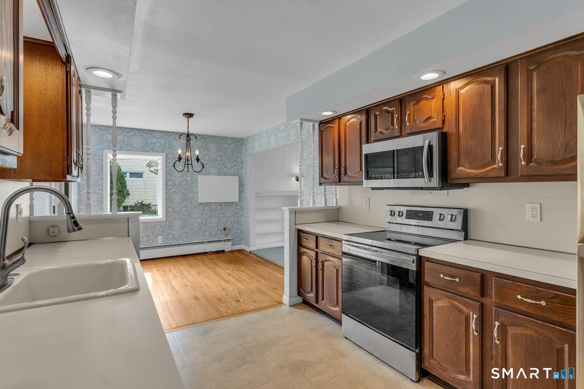 9 Victoria Drive Branford CT 06405