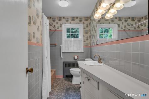 9 Victoria Drive Branford CT 06405