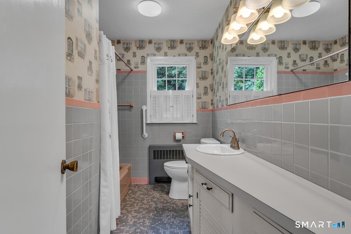 9 Victoria Drive Branford CT 06405