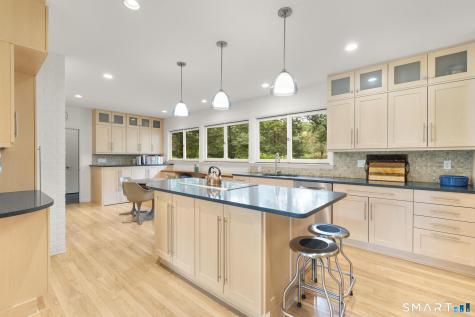 10 Fox Hill Road Woodbridge CT 06525