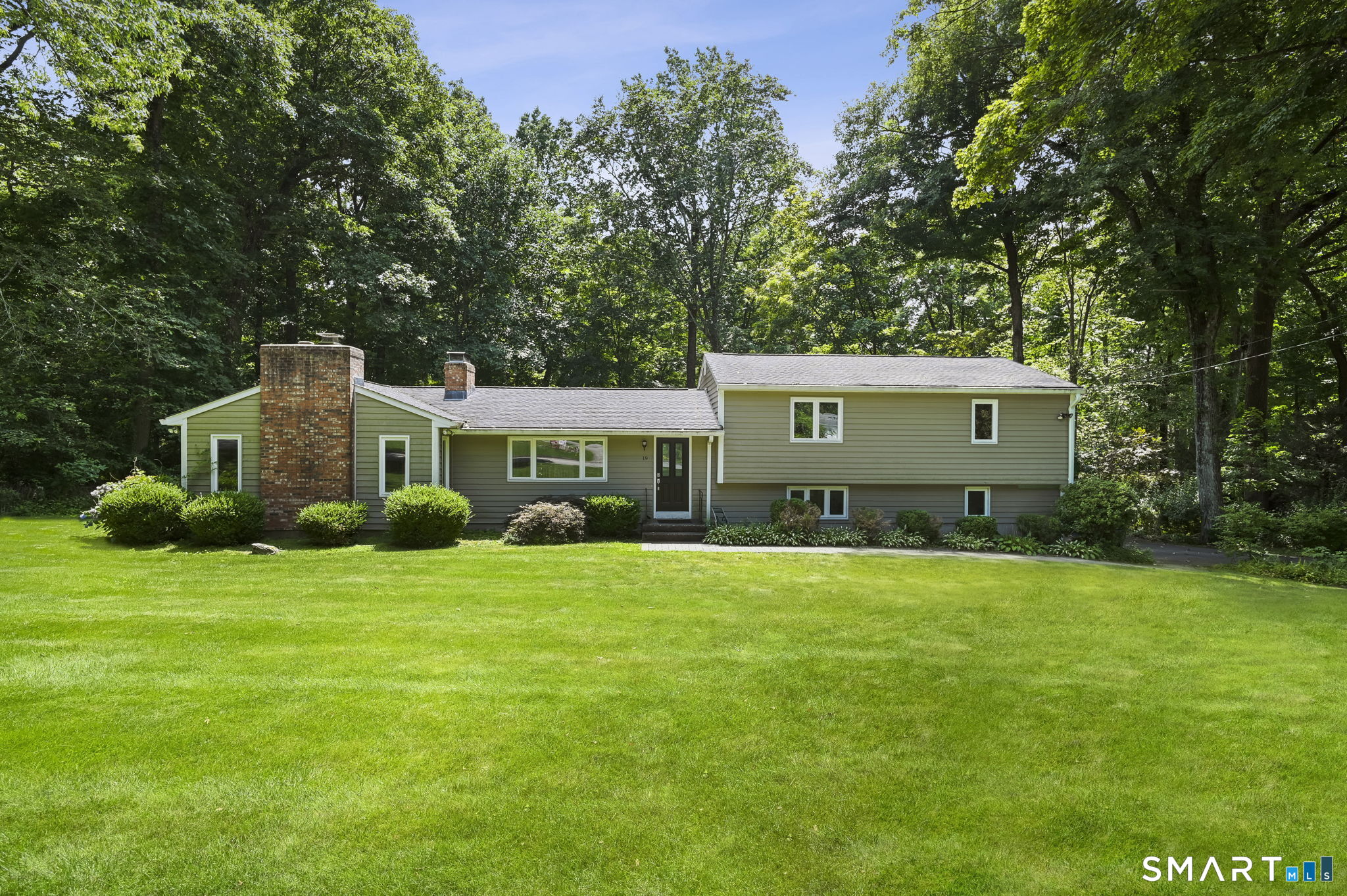 19 Crestwood Road Monroe CT 06468