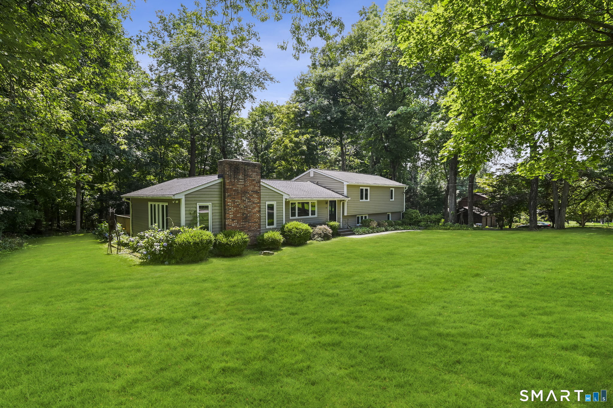 19 Crestwood Road Monroe CT 06468