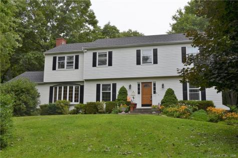 11 Cambridge Circle New Milford CT 06776