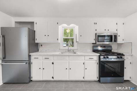 18 Gilbert Lane Branford CT 06405