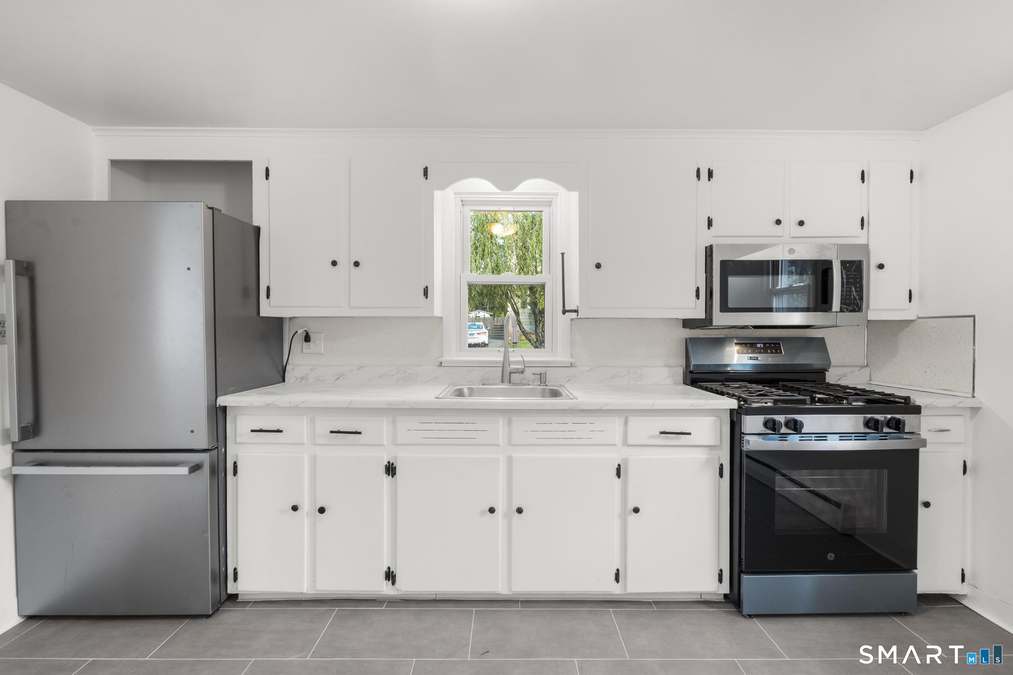 18 Gilbert Lane Branford CT 06405