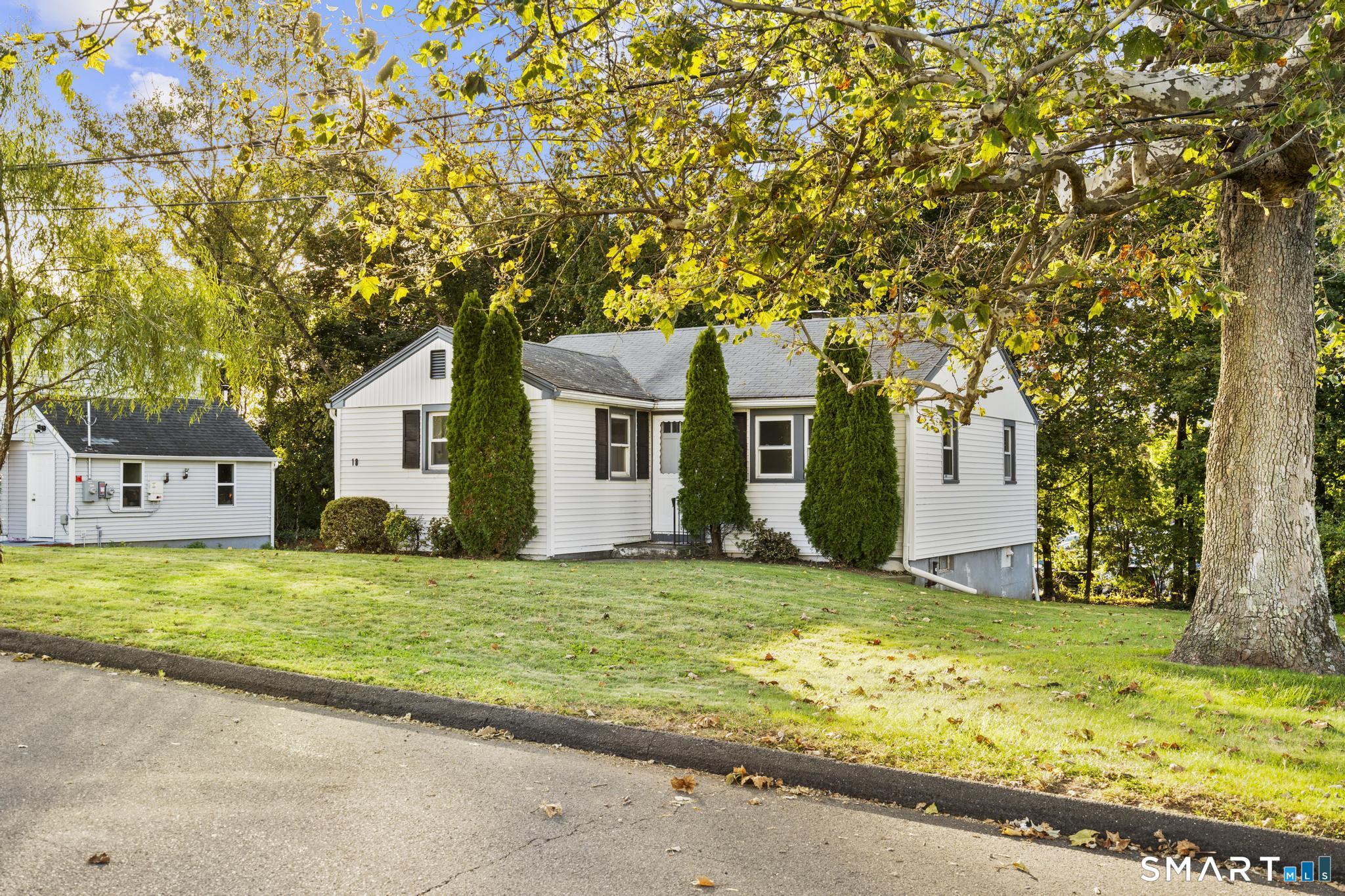 18 Gilbert Lane Branford CT 06405