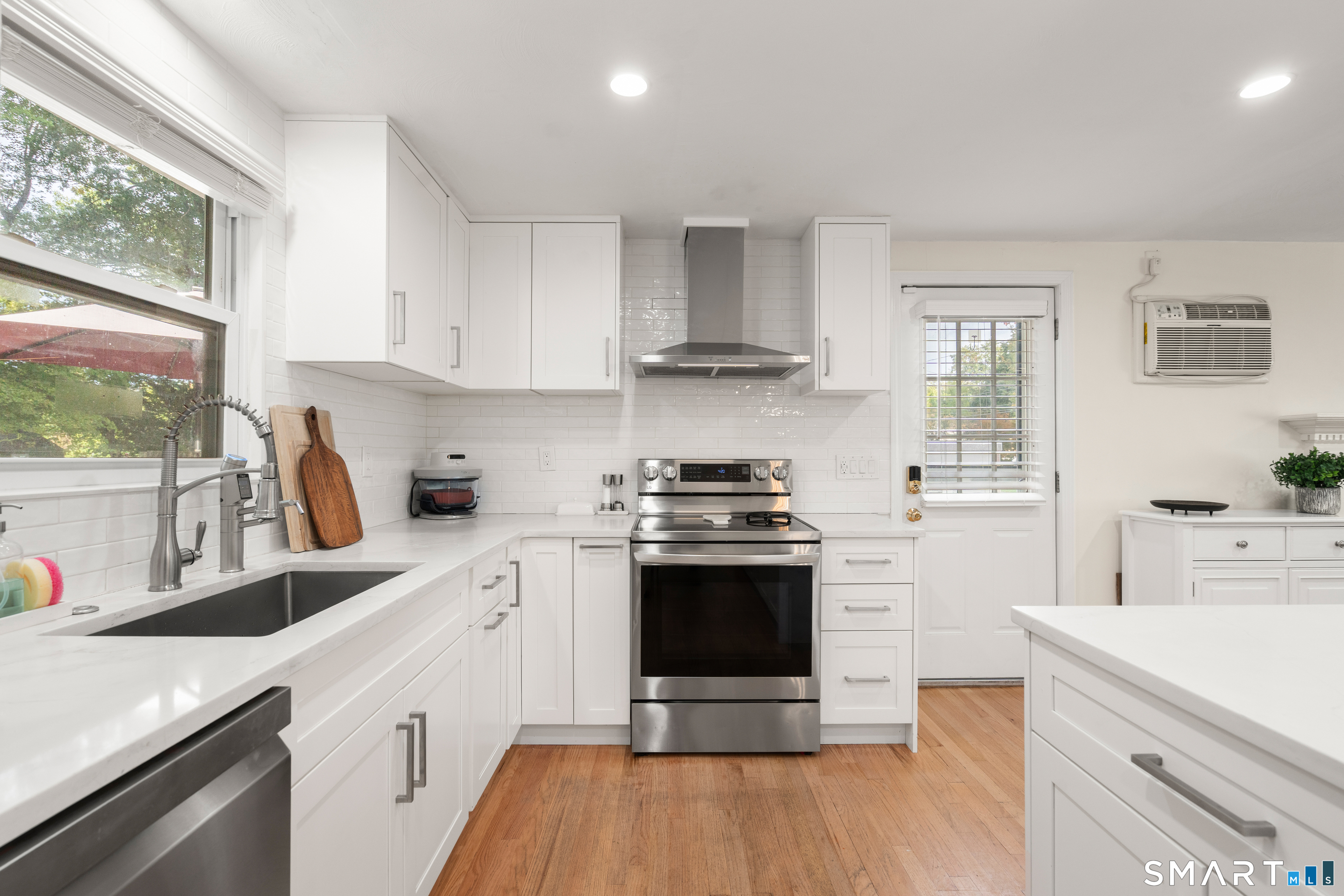 22 Brookdale Avenue Bloomfield CT 06002