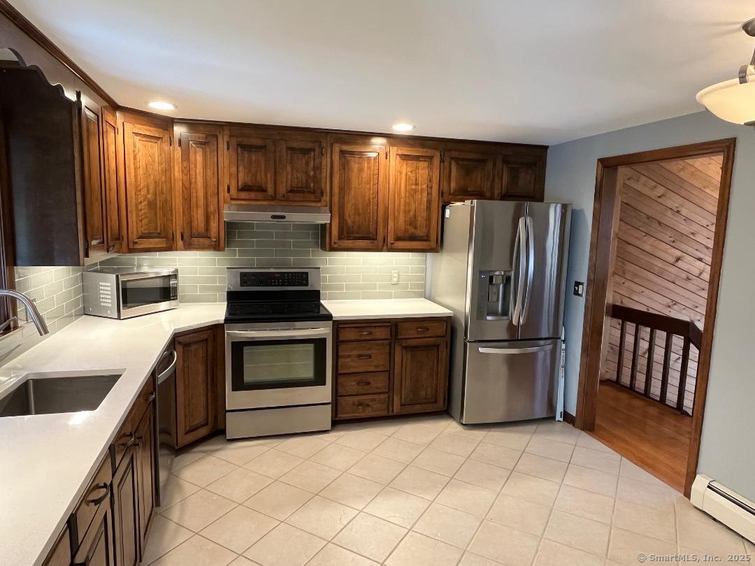 34 Stonehenge Drive Windsor CT 06095