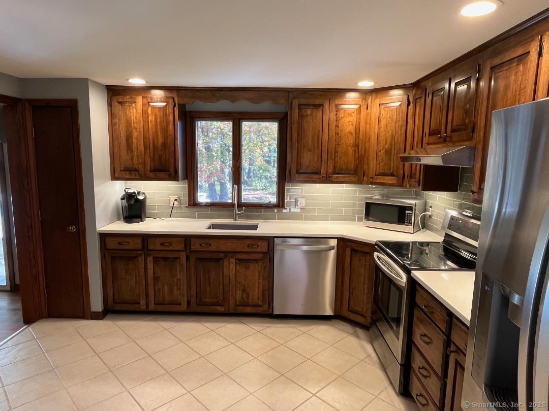 34 Stonehenge Drive Windsor CT 06095