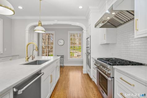 323 Smith Ridge Road New Canaan CT 06840