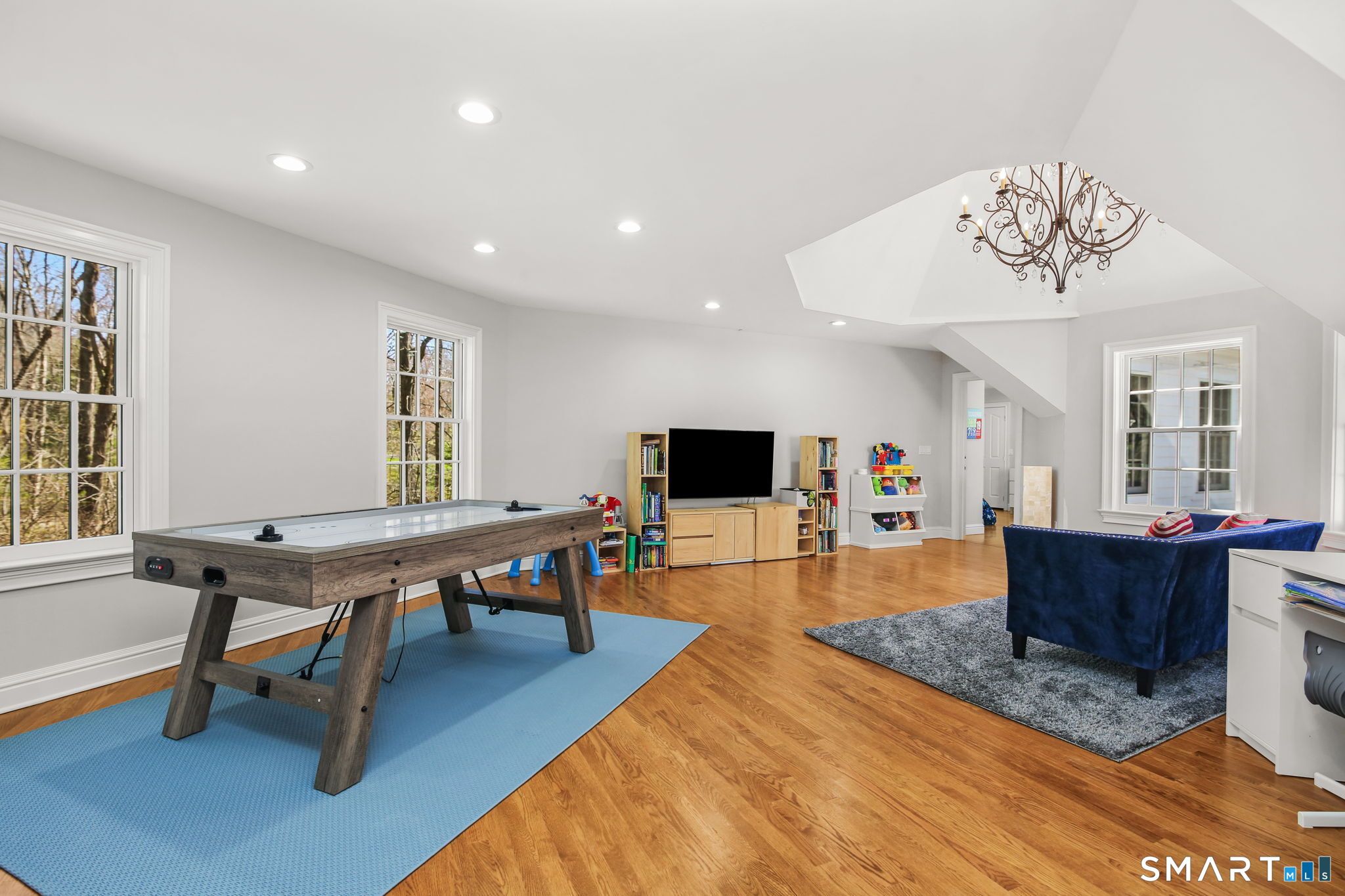 323 Smith Ridge Road New Canaan CT 06840