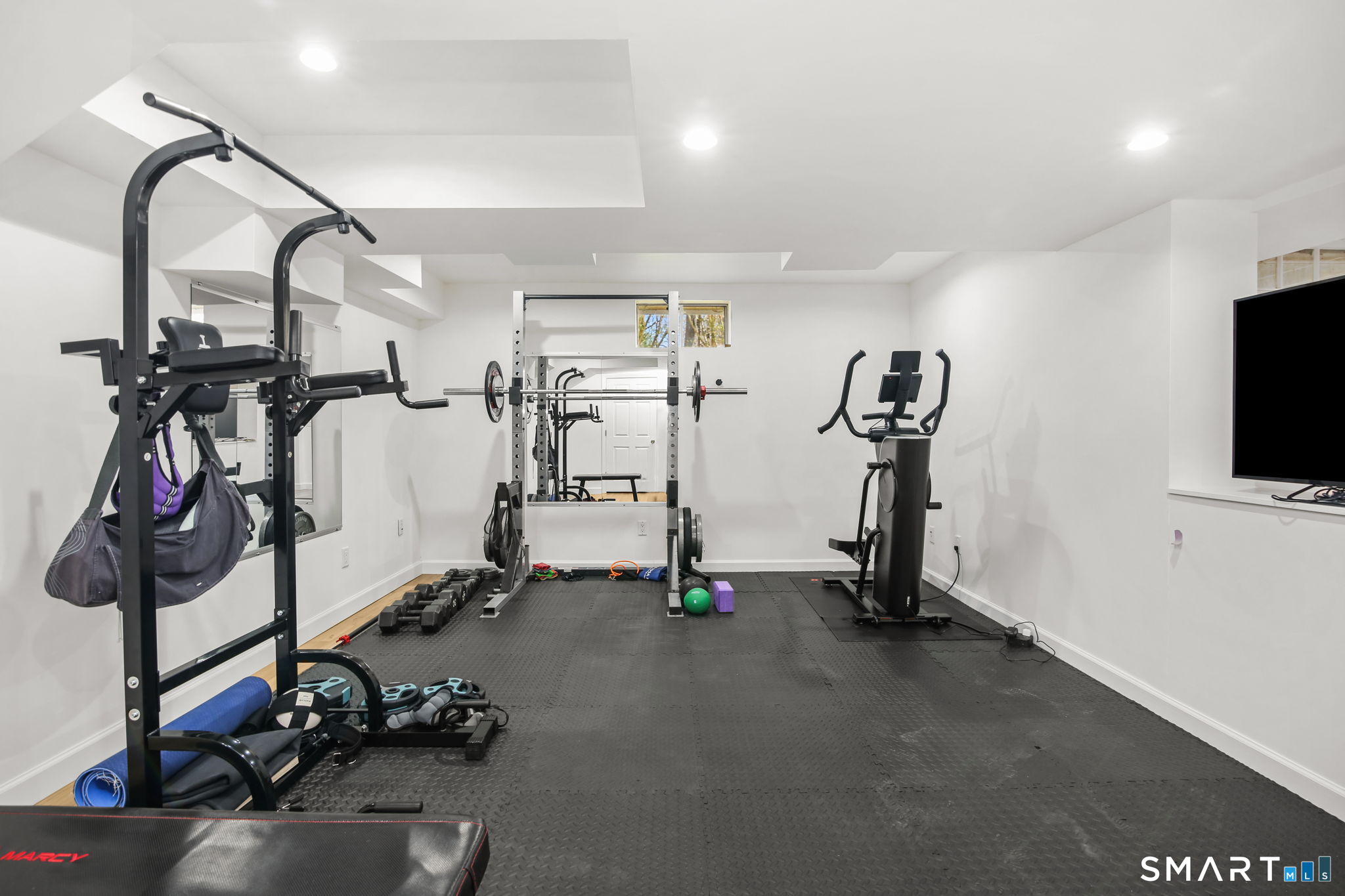 323 Smith Ridge Road New Canaan CT 06840