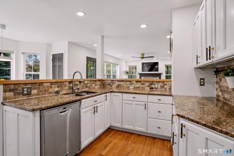 53 Oakland Drive Trumbull CT 06611
