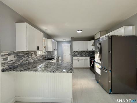 22 Pine Street Waterford CT 06385