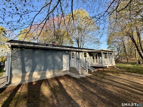 22 Pine Street Waterford CT 06385