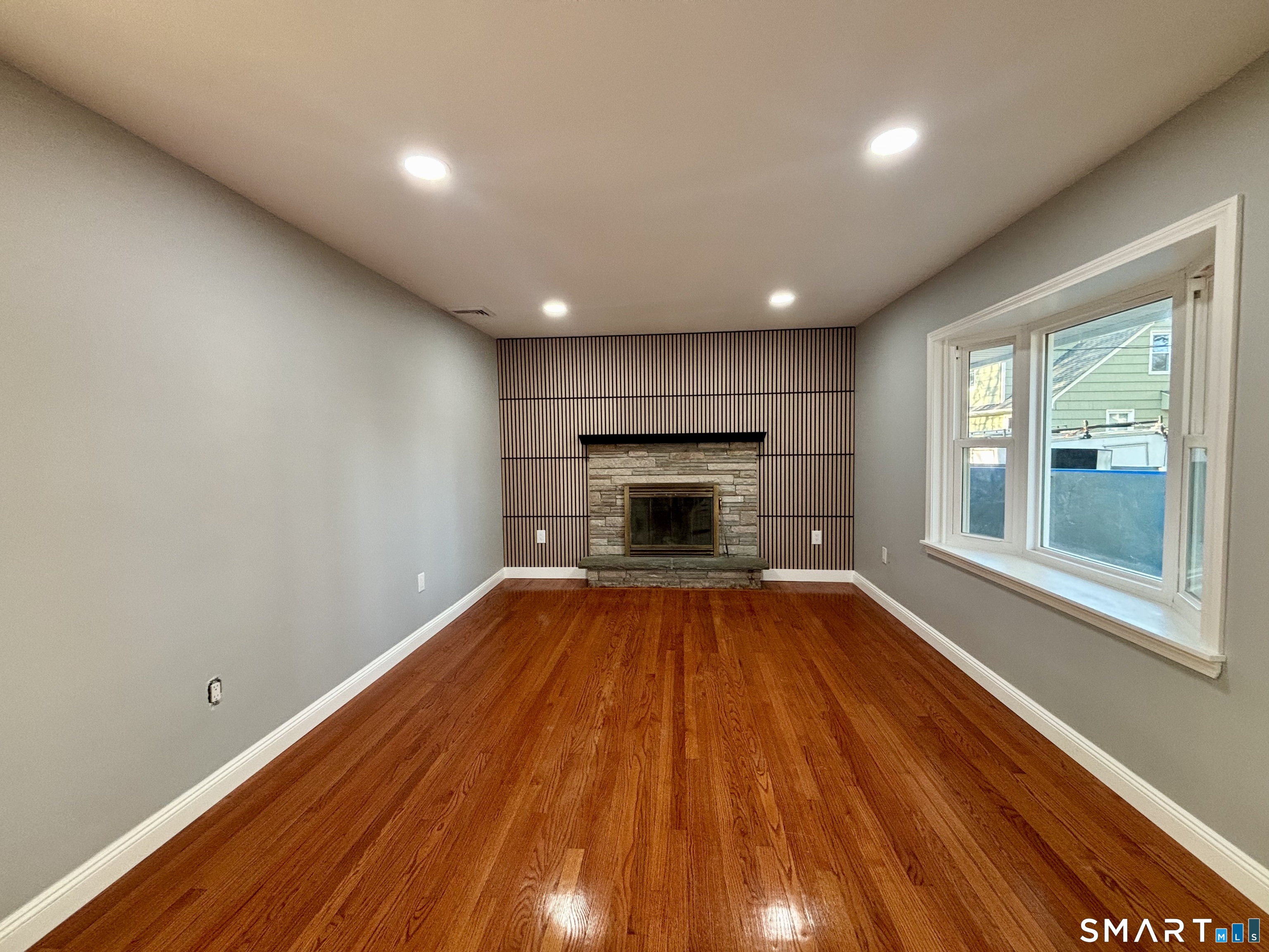 22 Pine Street Waterford CT 06385